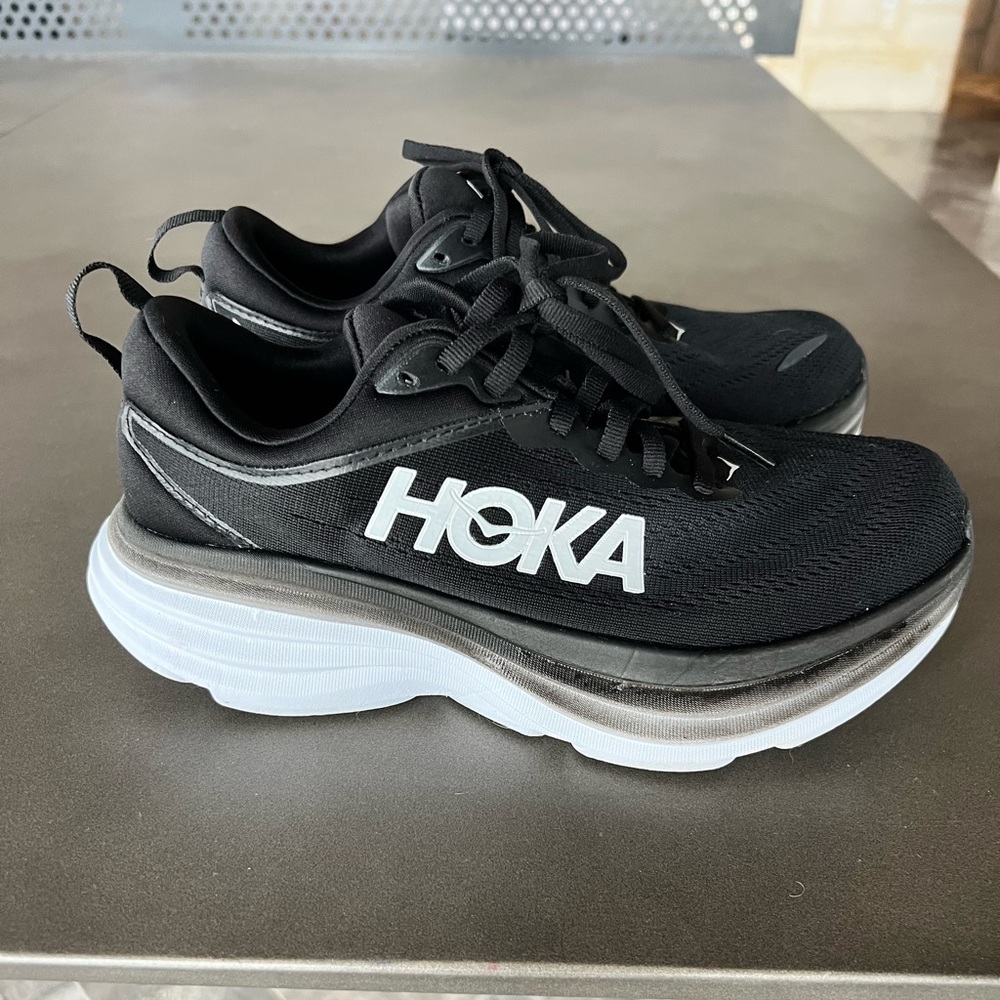The Hoka Bondi 8-wide D——worn once!